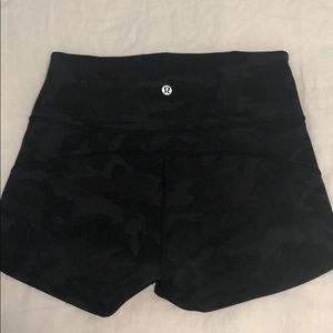 Lululemon in movement 2.5 inseam spandex shorts